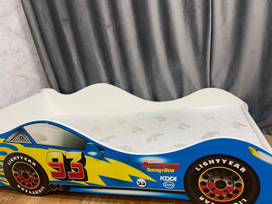 Детская кровать б/у,матрас чистый