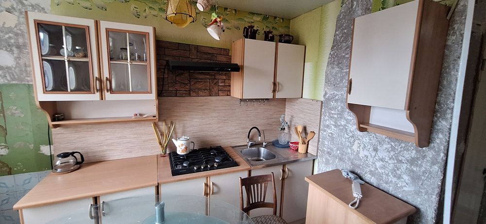 Продам кухонный гарнитур  срочно