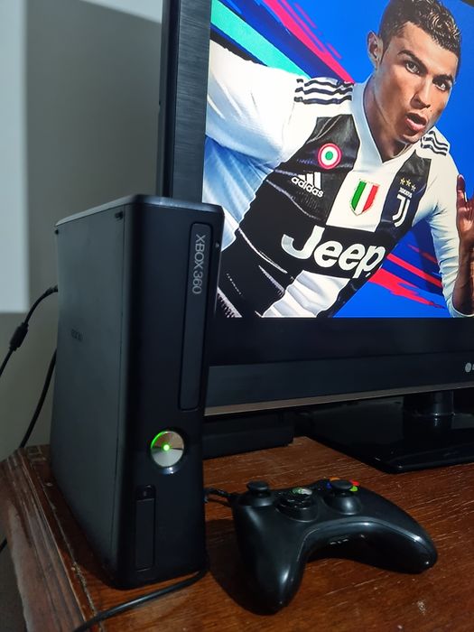 Обменяю свой Xbox-360.2 память 256. Гб  предлагайте свои варианты