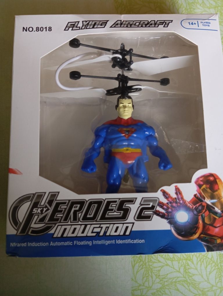Летающая сенсорная игрушка дрон