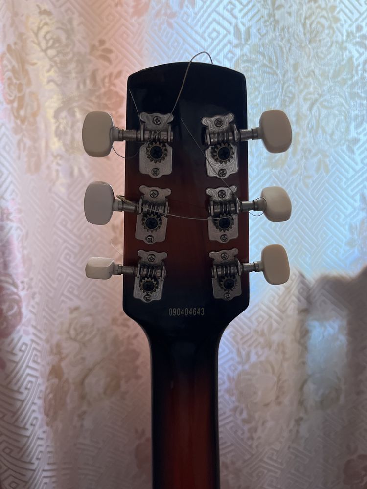 Акустикалық гитара (Sunburst) — жақсы жағдайда