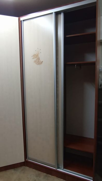 Угловой шкаф в отличном состоянии