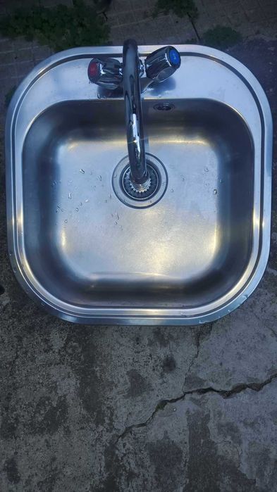 Кухненска мивка с размери 47/49/16   и батерия