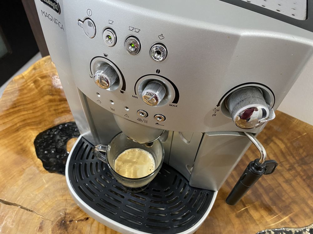 expresor / espressor delonghi magnifica