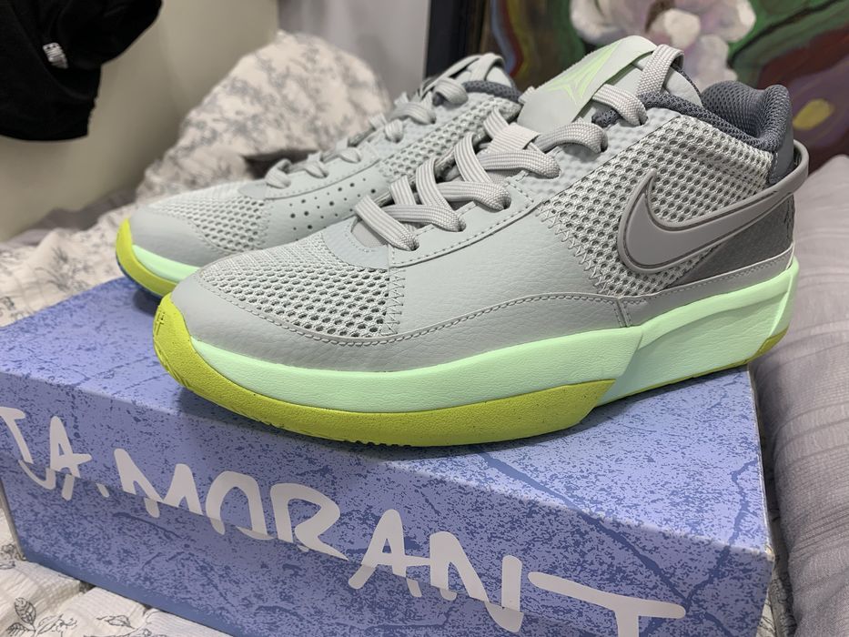 Продаются оригинальные кроссовки