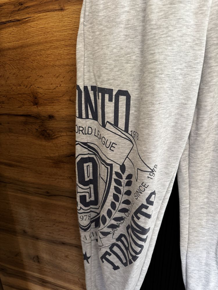 Сив анцуг от Bershka, размер М