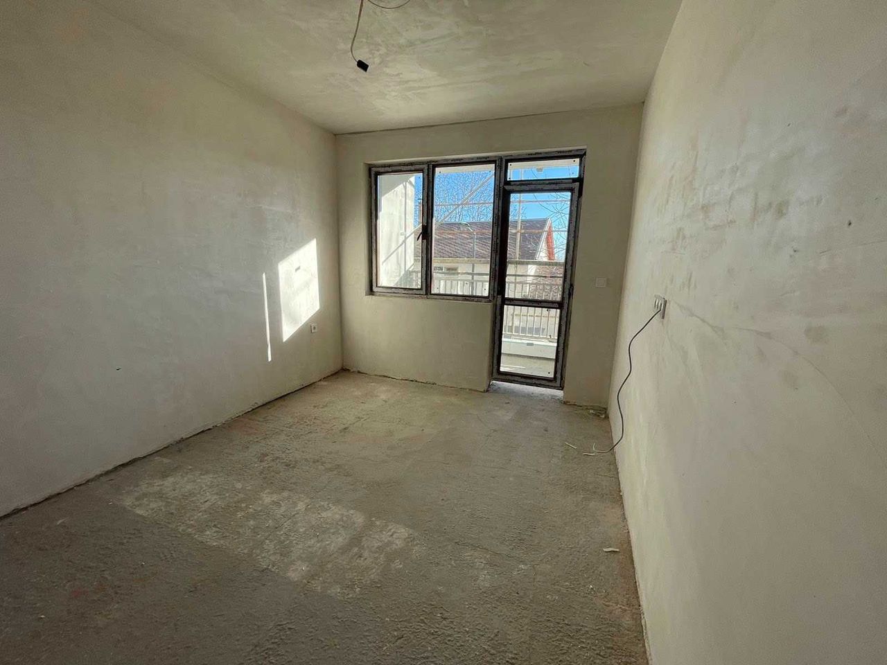Продава се Двустаен апартамент в Пловдив, Остромила - 95 кв.м за 1011 €/кв.м - Снимка #2
