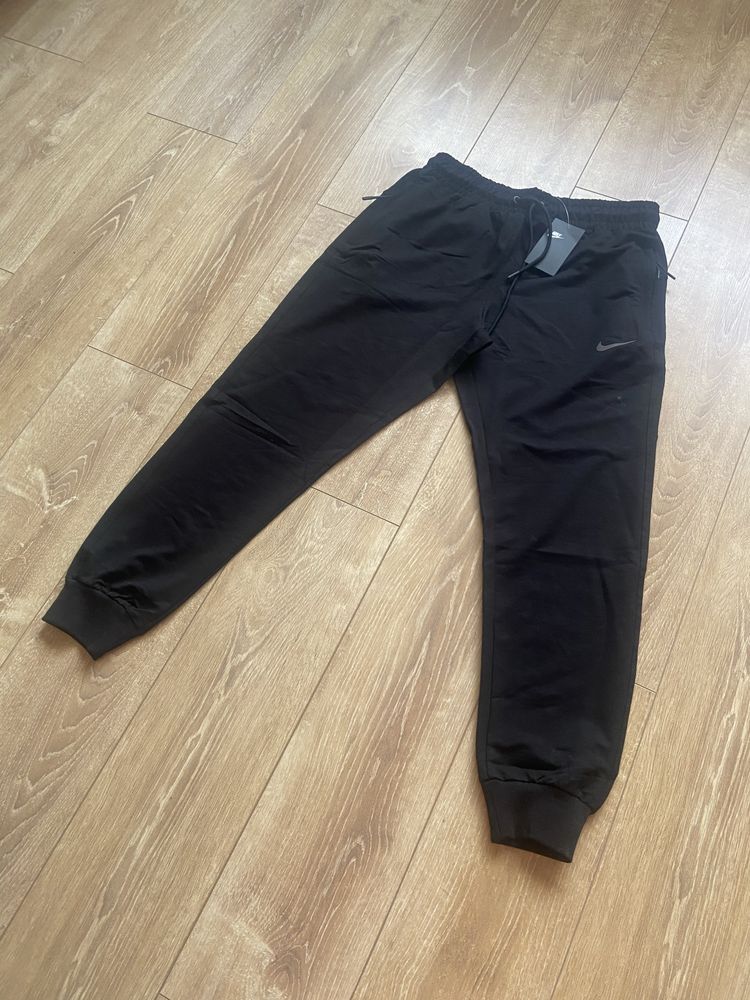 Pantaloni Trening Nike marimea M,L,XL,XXL