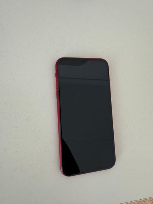 iPhone 11 64GB red