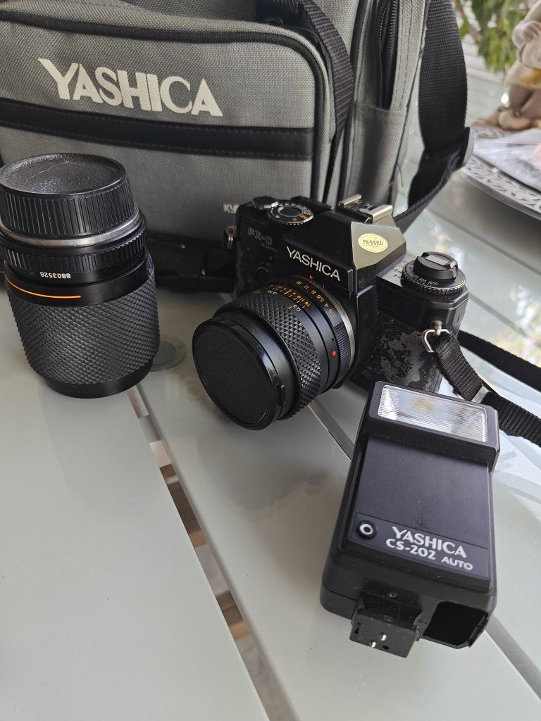 Yashica FX-D quartz obiectiv yashica 28mm 1: 2,8 si 35-105mm 1:3.8-4,8