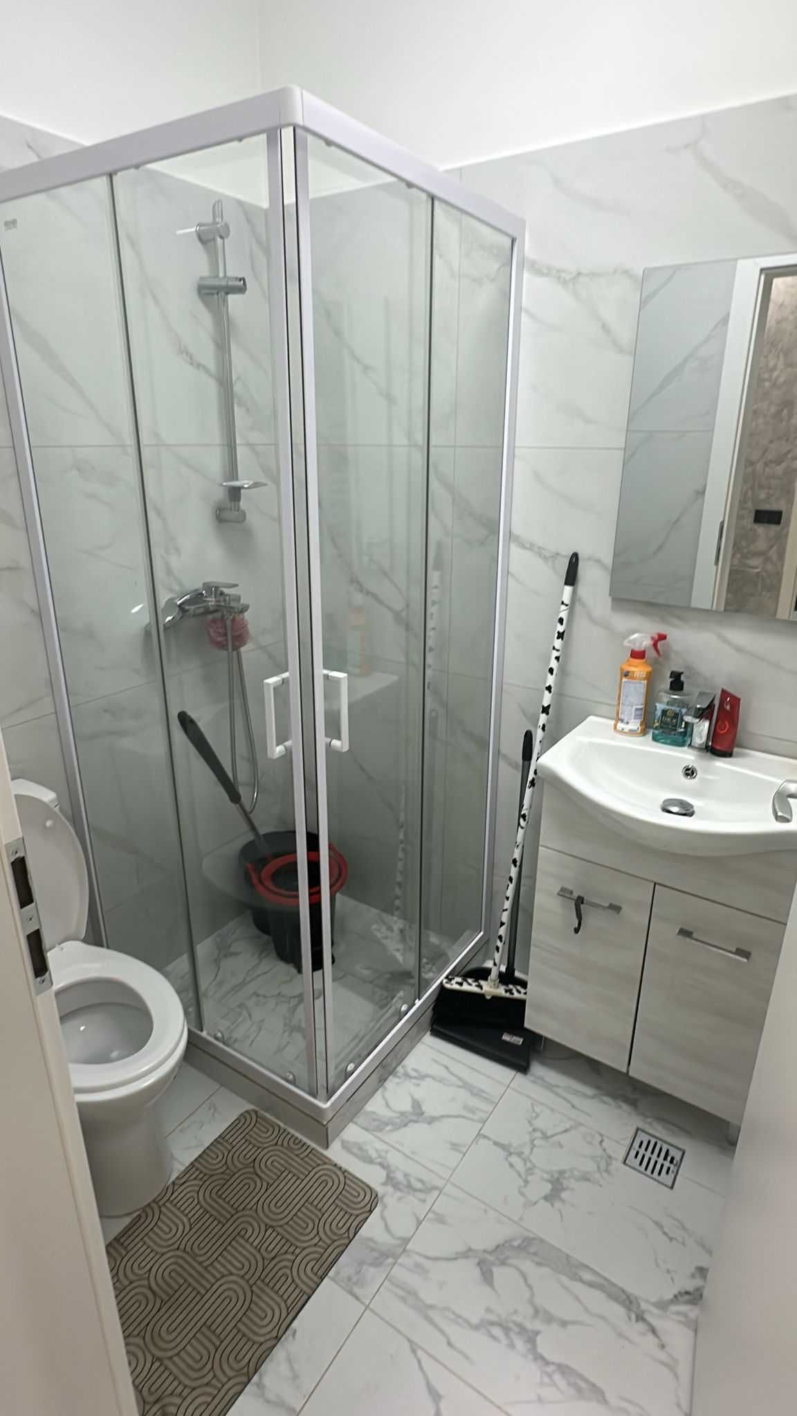 DE ÎNCHIRIAT - Apartament 3 camere, mobilat, parcare Sector 5. 450€