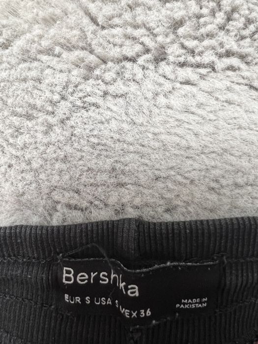 Vand pantaloni scurti Bershka