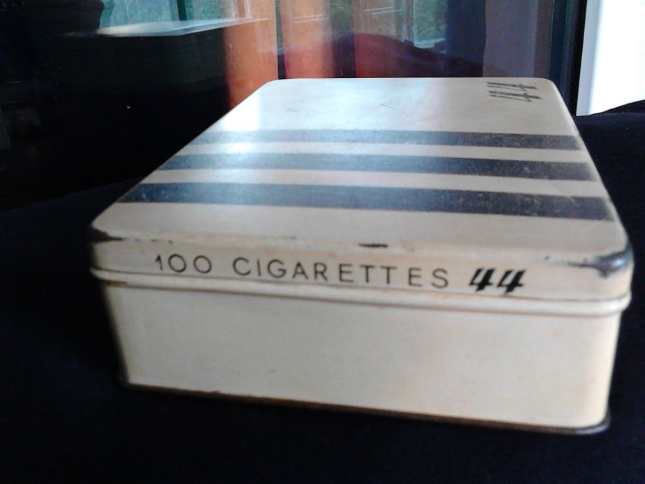 cutie ţigarete din Elveţia, veche, de metal, transport gratuit
