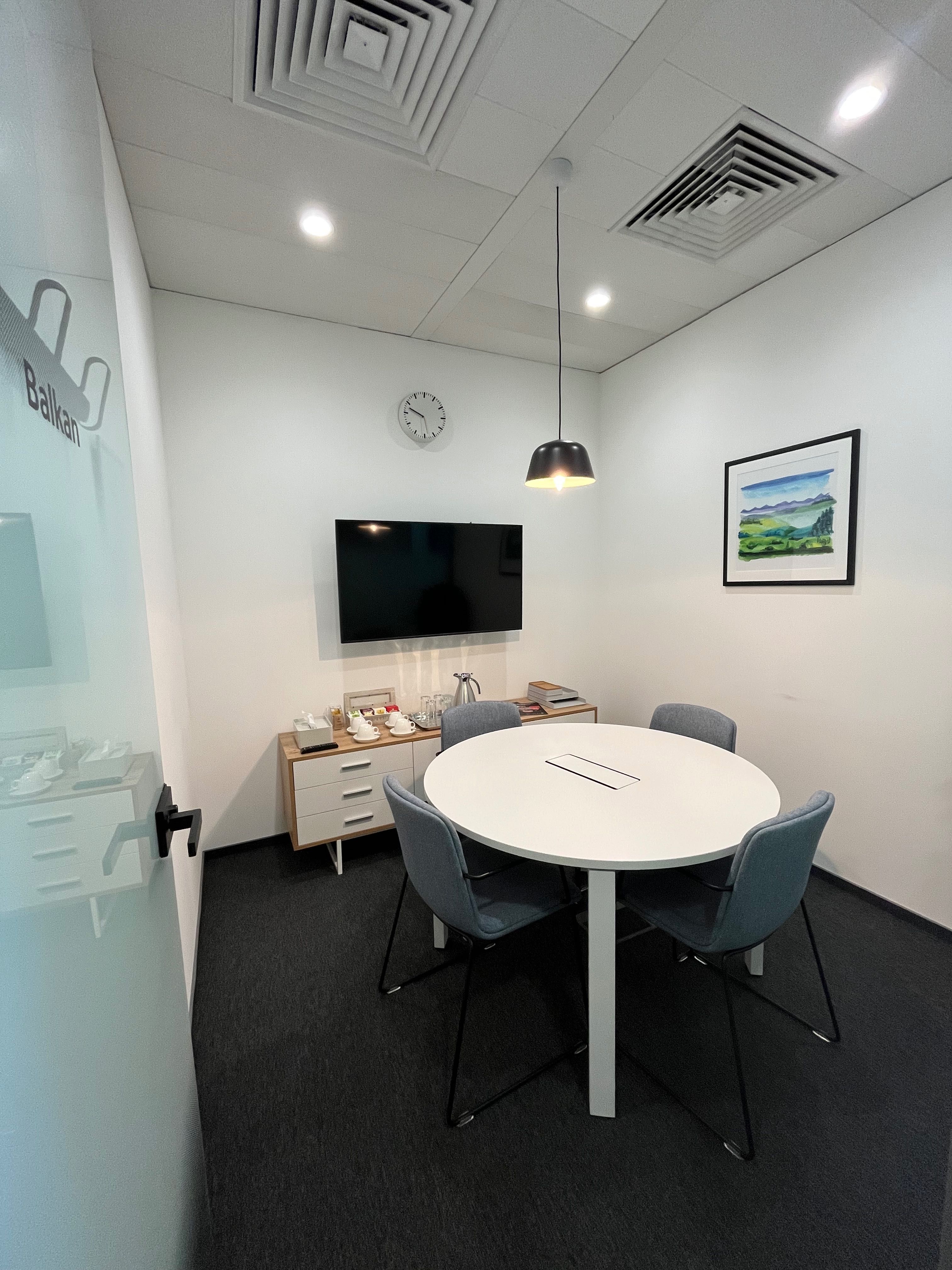 Офис пространство с отворен план за 10 души в Regus European Trade