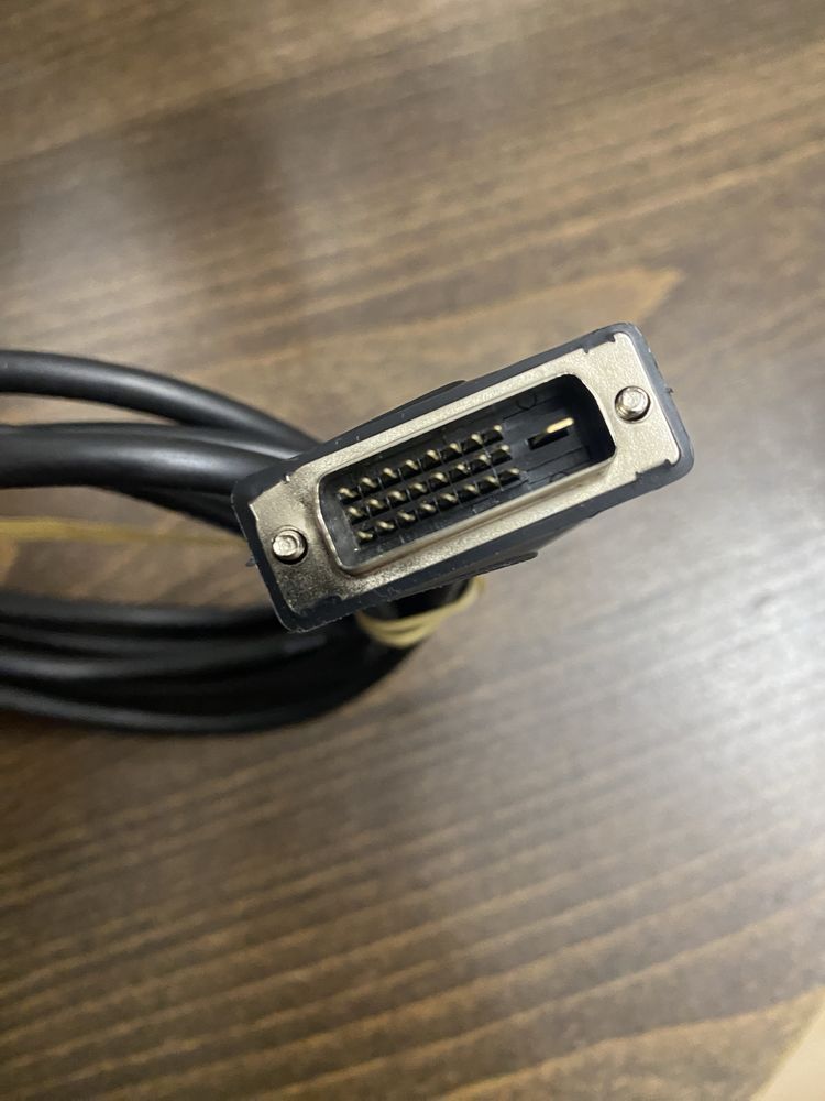 Видео кабел с DVI и HDMI изходи