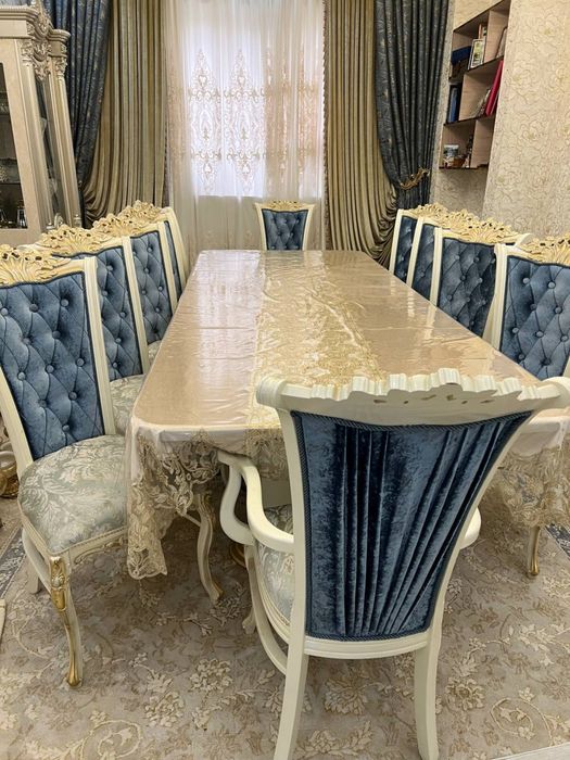 Стол и 10 стульев