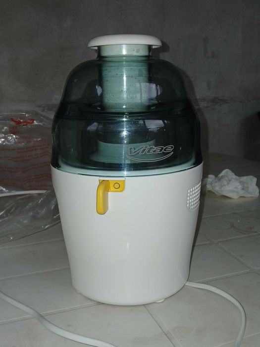 De vanzare storcator de fructe Moulinex Vitae ca Nou