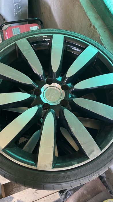 Anvelopa de mașină cu geanta