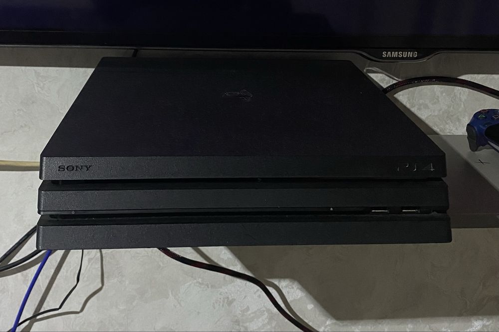 Playstation 4  Pro 1 tb