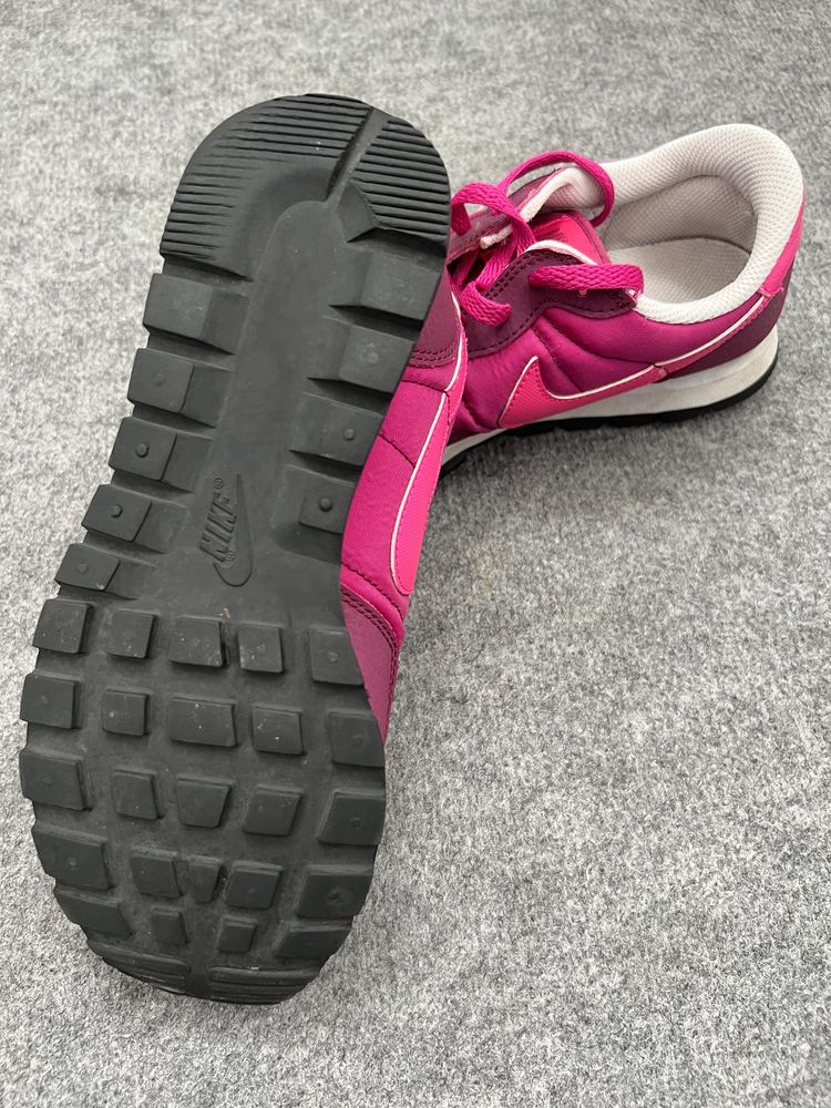 Adidasi Nike roz - marimea 36,5