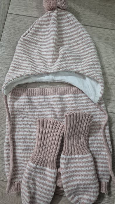 Set caciula, fular manusi hm 86/92