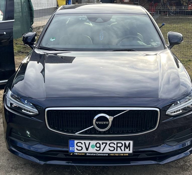 VOLVO S90 Momentum