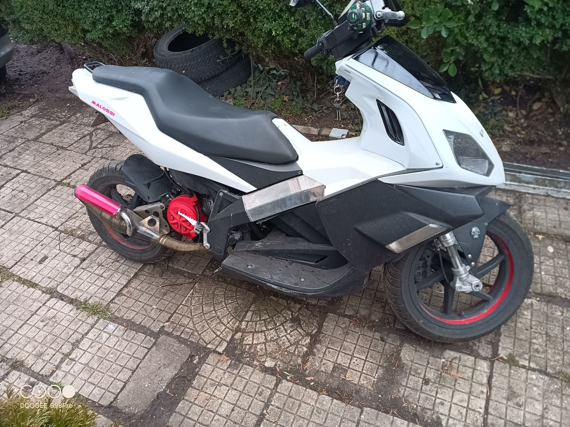 Продавам скутер Derbi GP1