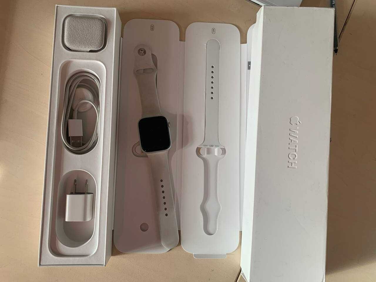 Apple Watch 5/ 44mm