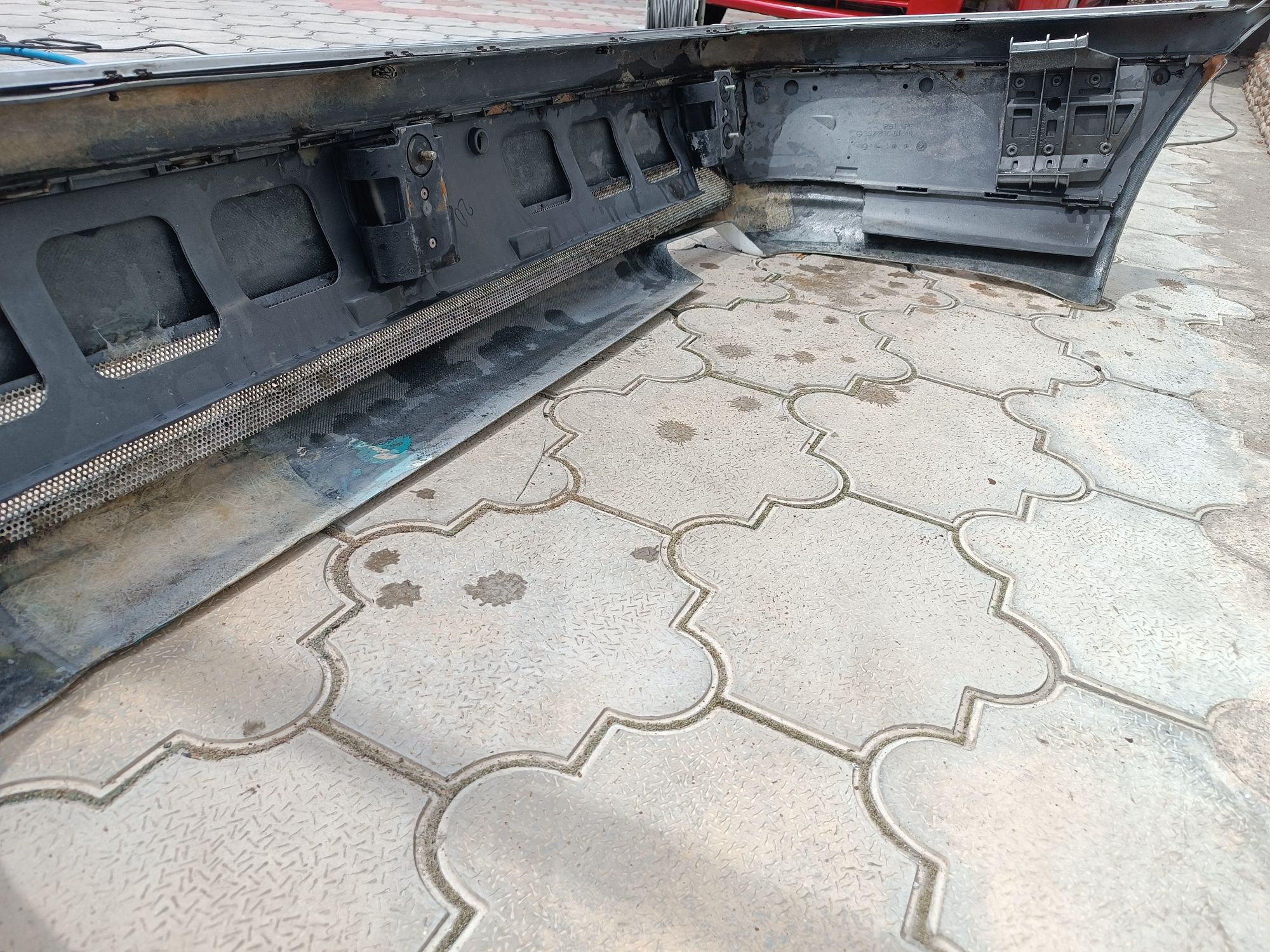 Продам зданий бампер Мерседес w202