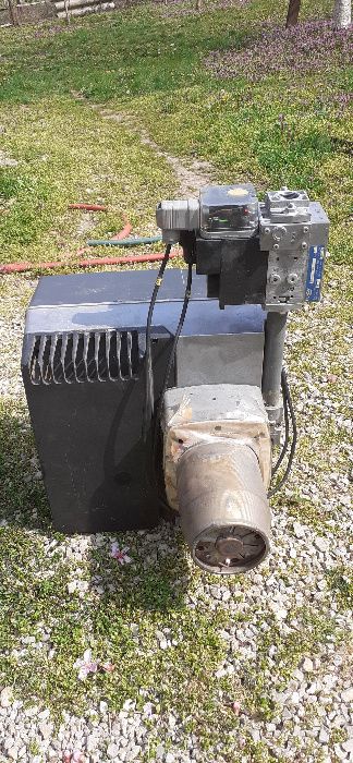 Injectoare pe gaz , filtru, lampa iluminat  si pompe sumersibile