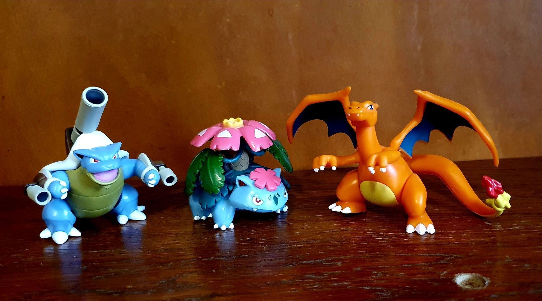 Figurine Pokemon: Blastoise, Charizard și Blastoise