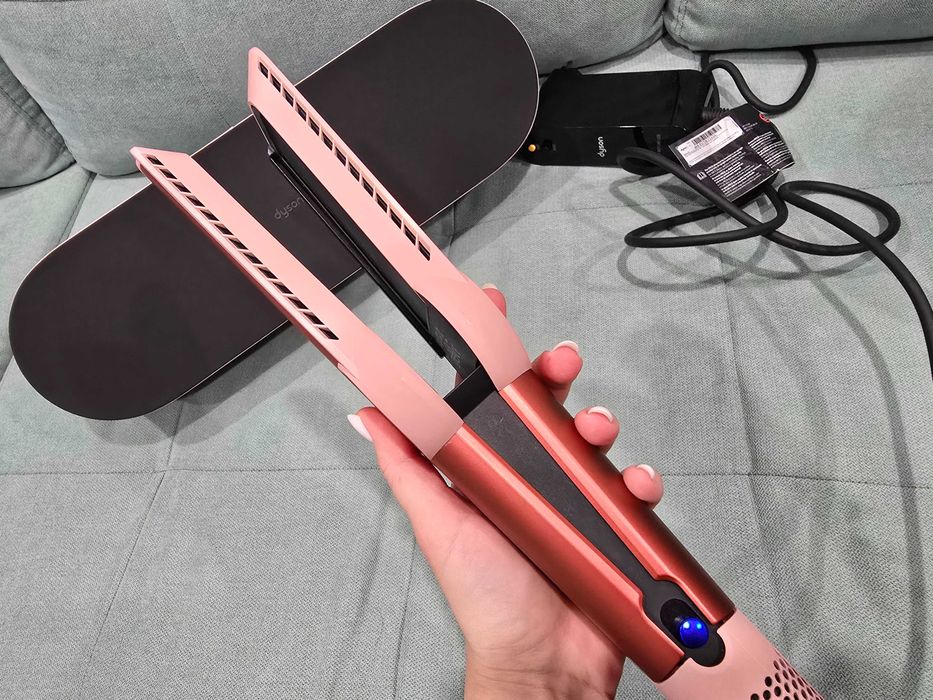 Dyson Airstrait HT01 Strawberry Bronze in cutie inca 14 luni garantie