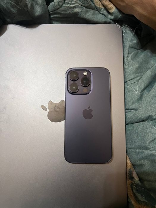 IPhone 14 Pro purple
