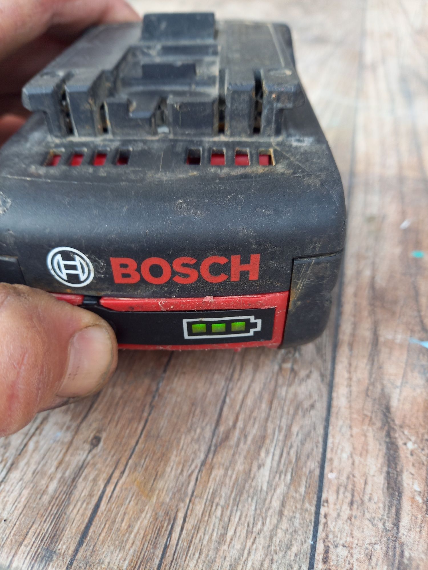 Батерия 18v Bosch Pro Core 4AH , и Bosch 4Ah,3Ah