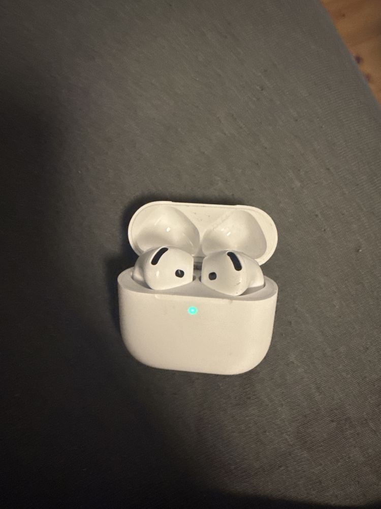 Airpods 4 with active noise cancelling