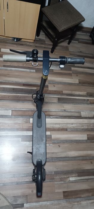 Vând trotineta electrica Xiaomi 1s