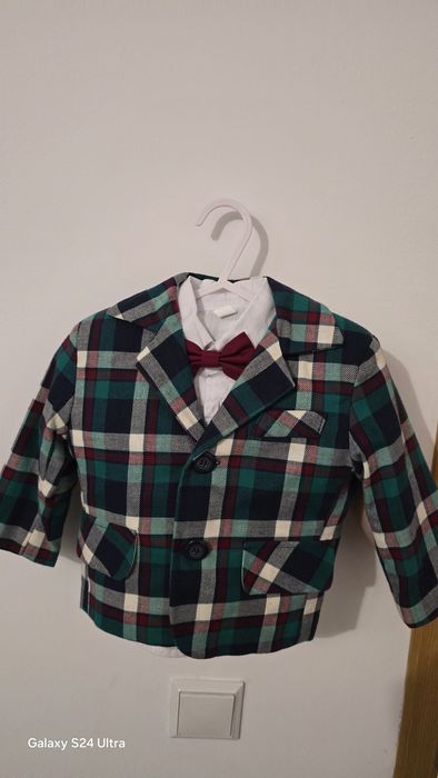 Vand costum bebe nou 6-9 luni