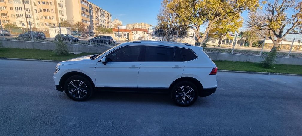 VW tiguan 2.0 190кс. Бензин 2018г. 98000 км.