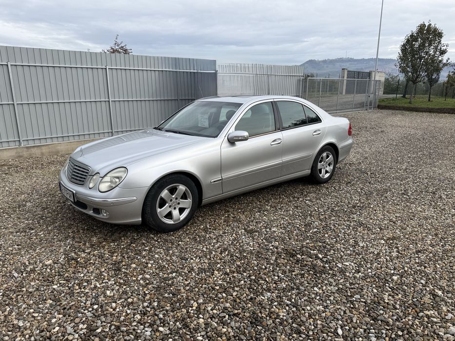 Vând Mercedes E Class W211