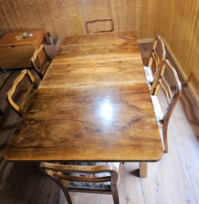 Vând masă extensibilă de 12 persoane cu scaune