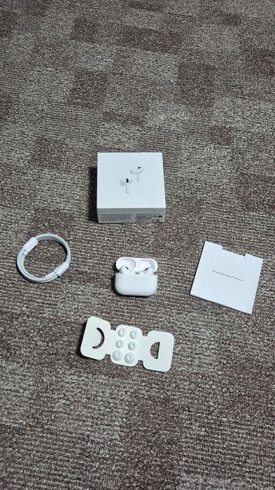 Casti Apple noi-noute