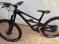 Bicicleta YT Capra Core 1 2024, Inca in garantie