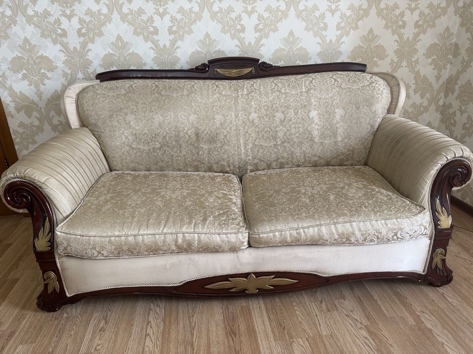 Продам комплект мебели для гостиной, в хорошем состояни, 2 дивана и 1