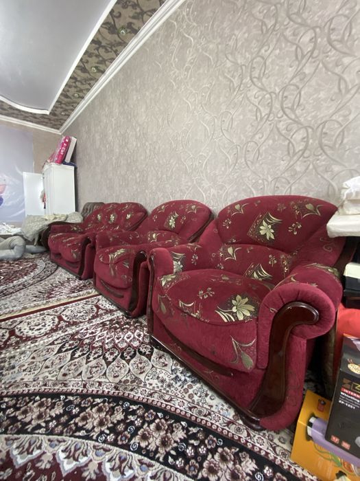 Продается мягкая мебель диван с креслами