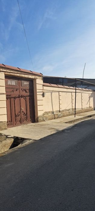 Мотридда ховли сотилади!