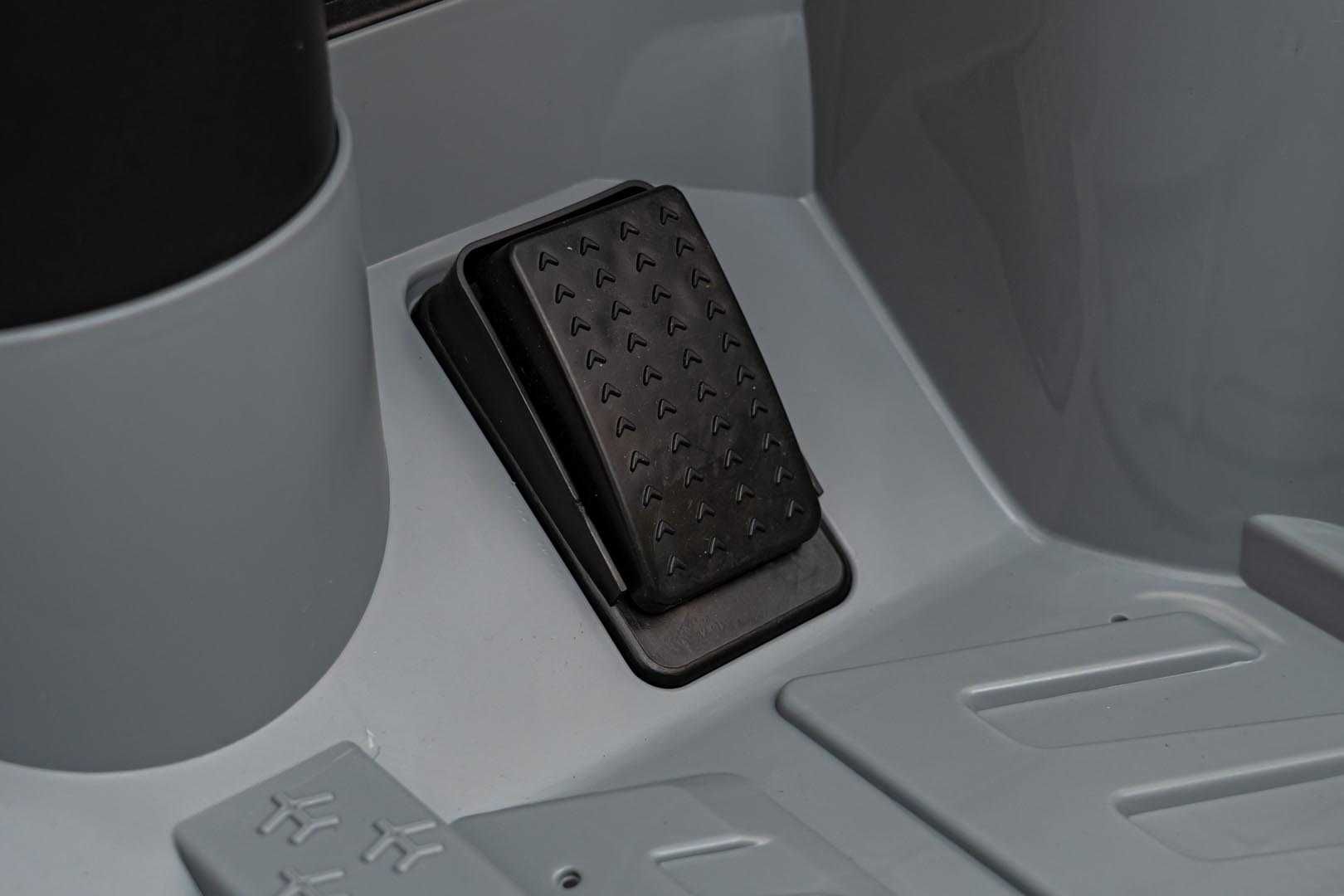 Masinuta electrica pentru copii  Audi SQ8 12V Autokids  (2168) Gri