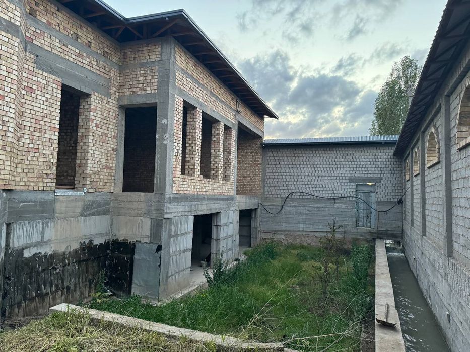 Uchastka sotiladi.  Sampiga yaqin