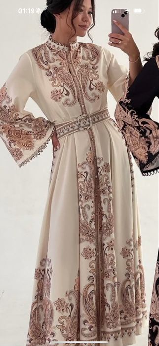 Платье вечернее с красивыми узорами