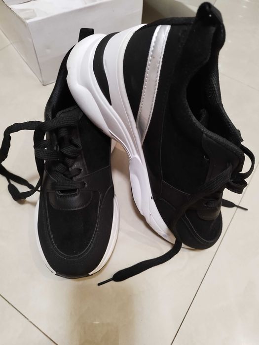 Маратонки и обувки на ток