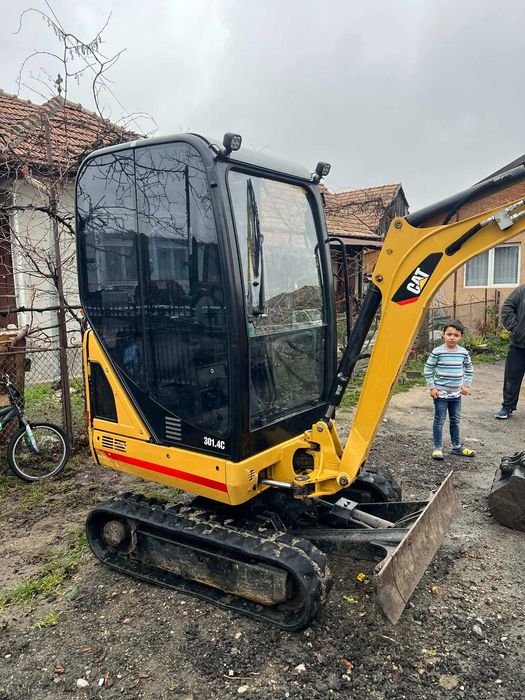 Miniexcavator Caterpilar 1,707 kg trailer 2021